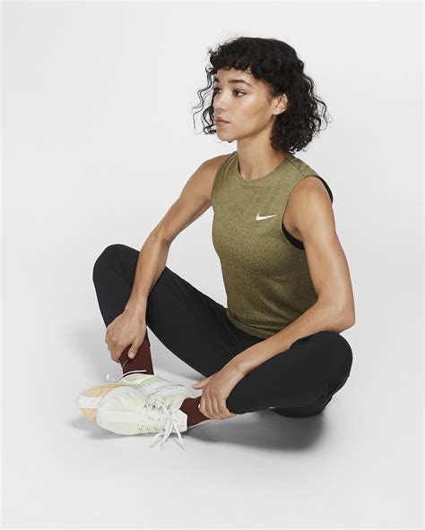 Nike Essential Women's 7/8 Running Trousers. Nike IE